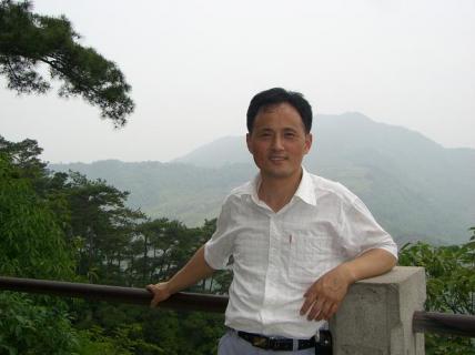 金国良 校长办公室主任