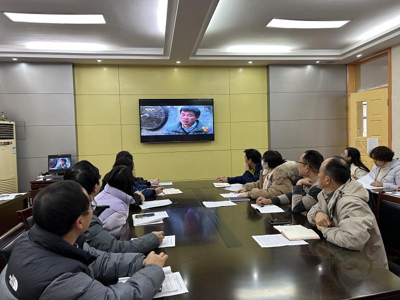 观看《榜样7》1.JPG 观看《榜样7》1.JPG