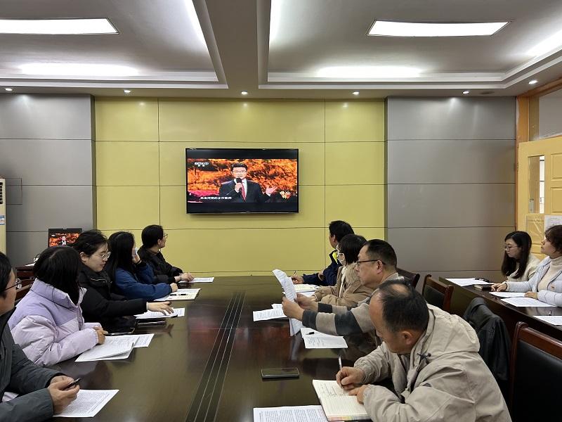 观看《榜样7》2.JPG 观看《榜样7》2.JPG