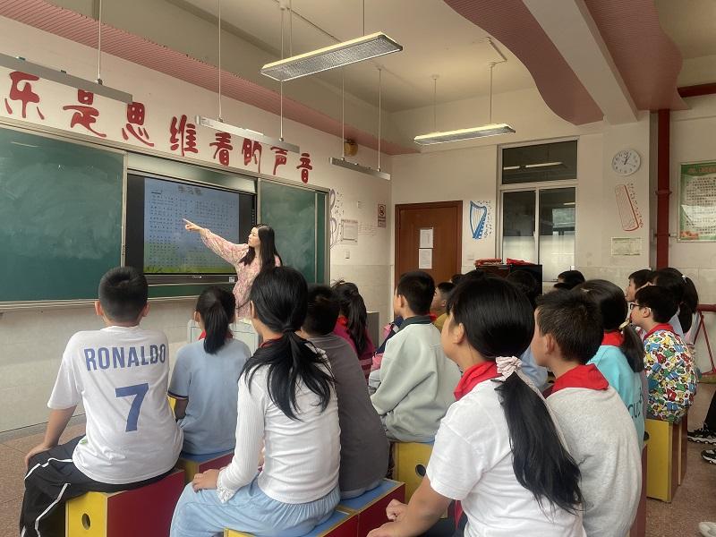 沈春花1.JPG 沈春花1.JPG