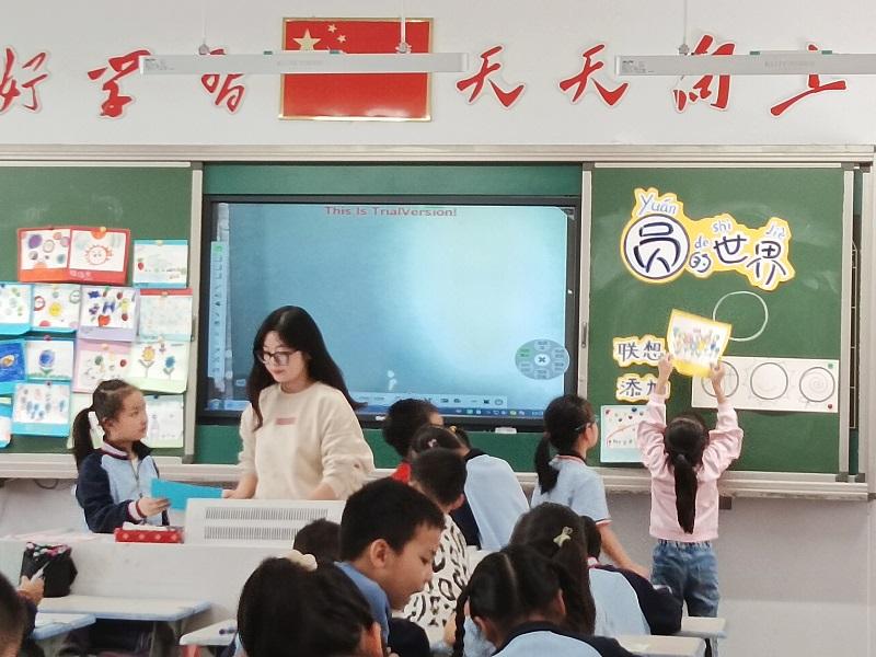 2023.10.10北门小学美术教研组系列活动之——新教师亮相1.jpg 2023.10.10北门小学美术教研组系列活动之——新教师亮相1.jpg