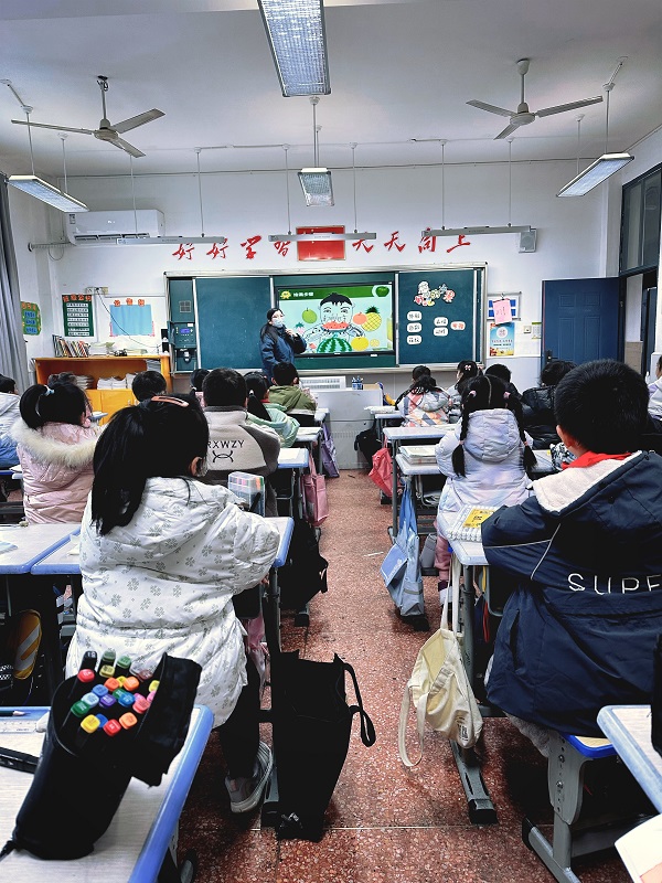 2023.10.31北门小学美术教研组系列活动之——王晶晶老师教研课照片.jpg 2023.10.31北门小学美术教研组系列活动之——王晶晶老师教研课照片.jpg
