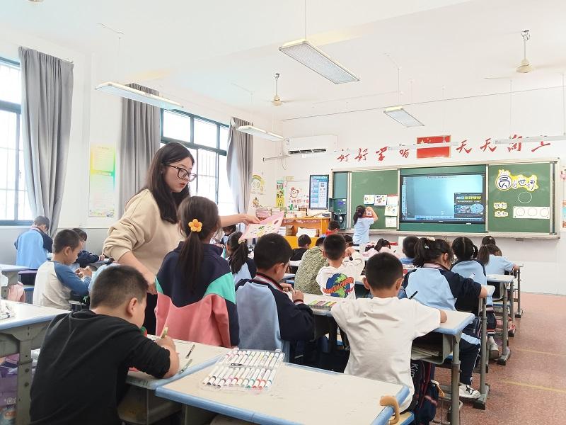 2023.10.10北门小学美术教研组系列活动之——新教师亮相2.jpg 2023.10.10北门小学美术教研组系列活动之——新教师亮相2.jpg