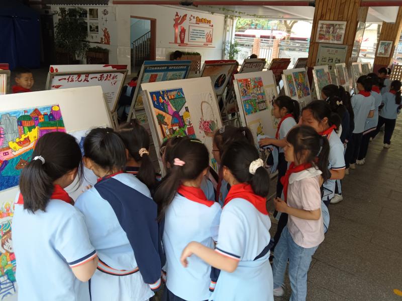 5.29观展.jpg 5.29观展.jpg