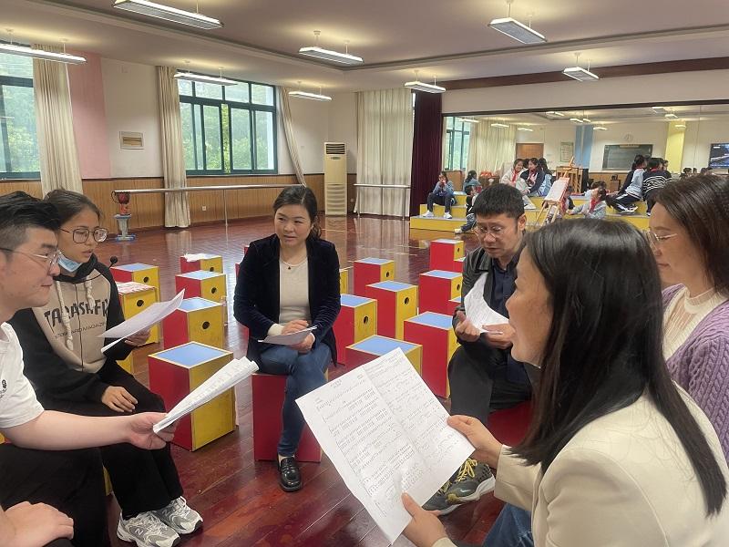 聘请专家到校指导工作.jpg 聘请专家到校指导工作.jpg