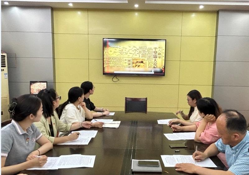 集中观看2.jpg 集中观看2.jpg