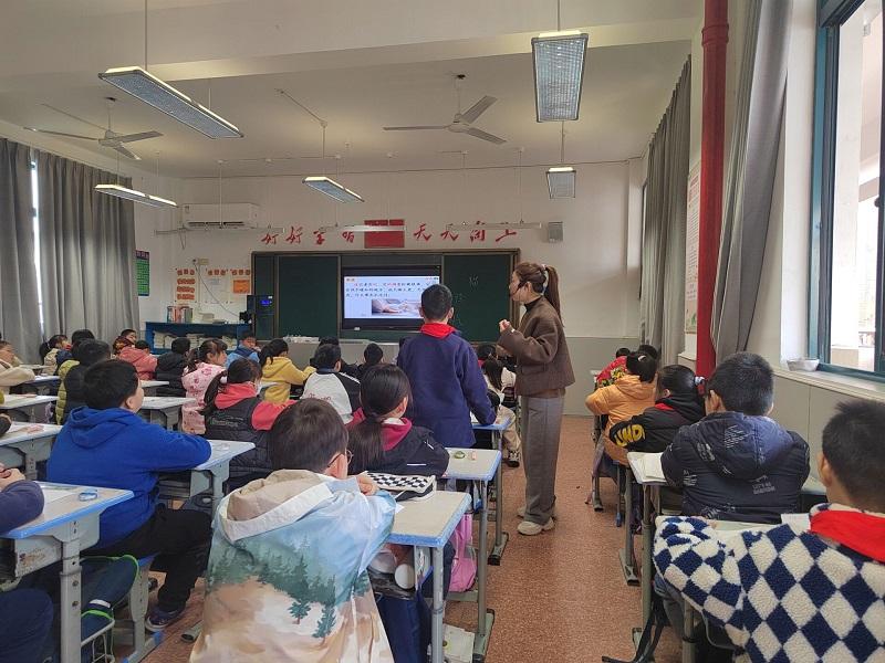 郝梦霞1.jpg 郝梦霞1.jpg