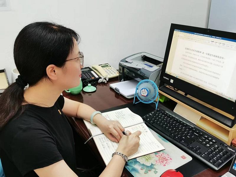 党员教师自主学习2.jpg 党员教师自主学习2.jpg