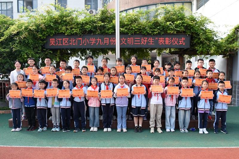 DSC_0885.JPG DSC_0885.JPG