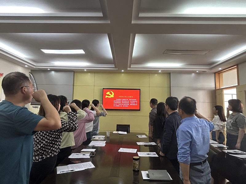 重温入党誓词.JPG 重温入党誓词.JPG