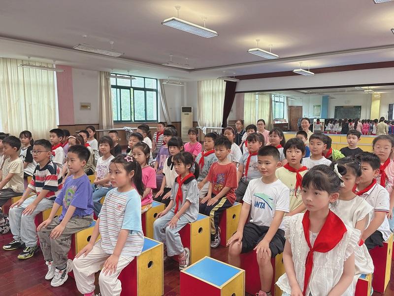 钱青2.JPG 钱青2.JPG