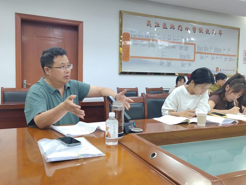 期初语文教研活动2.jpg 期初语文教研活动2.jpg