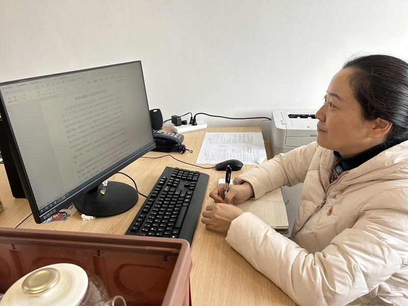 党员教师自主学习照片2.jpg