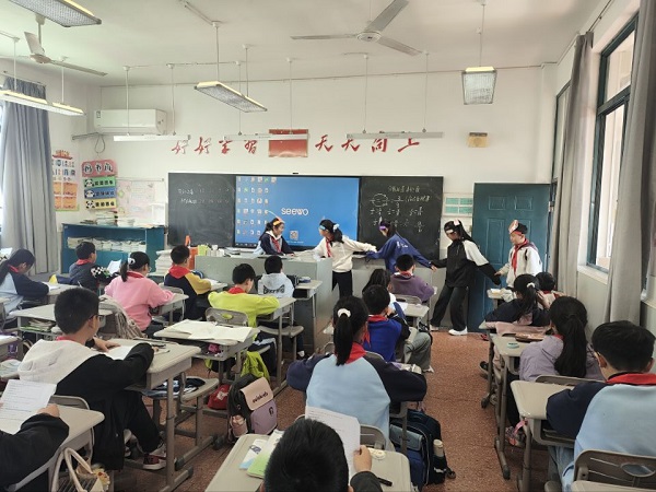 讲故事比赛2.jpg 讲故事比赛2.jpg